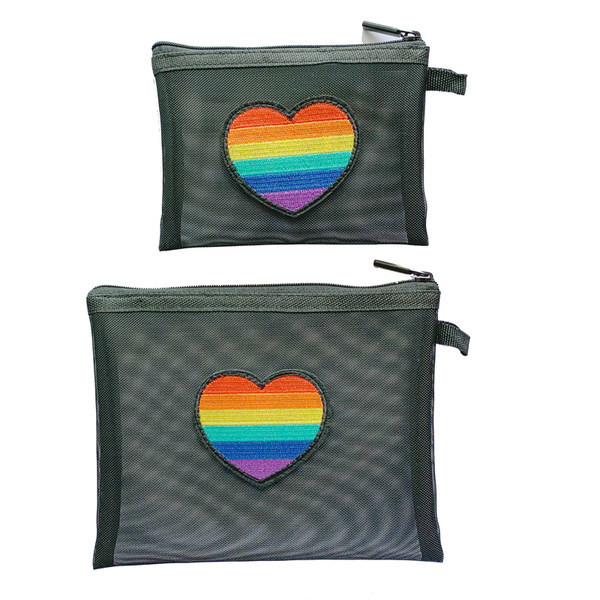 O mică cutie cosmetică transparentă