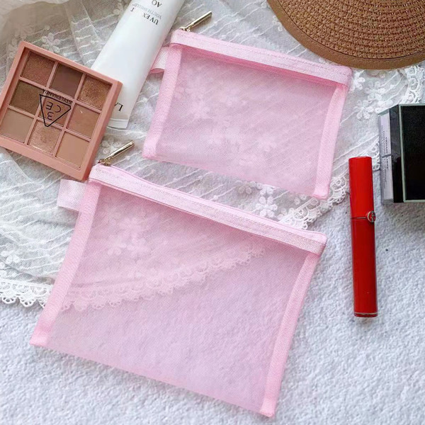 Mrežasta toaletna torbica u roza boji