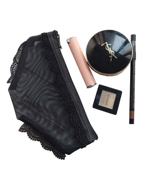 Prozirna toaletna torbica s vezom pogodna za odlaganje šminke