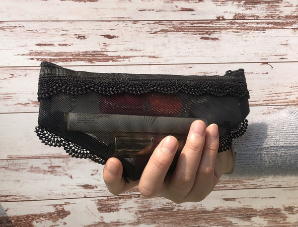 Prozirna toaletna torbica s vezom pogodna za odlaganje šminke