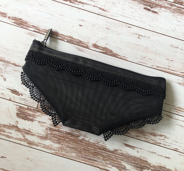 Prozirna toaletna torbica s vezom pogodna za odlaganje šminke