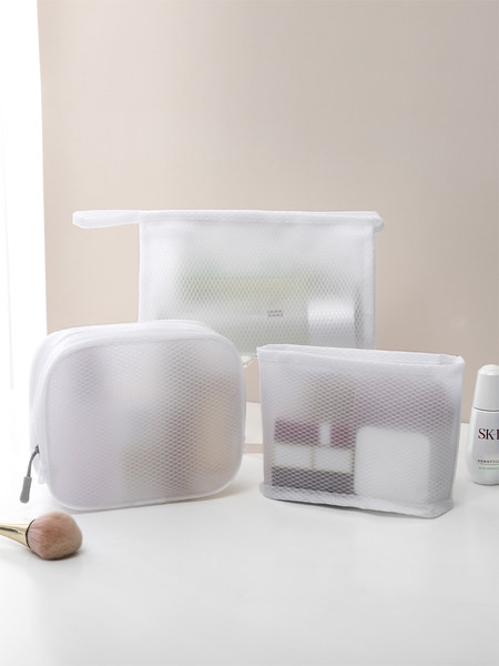 Kozmetička torbica pogodna za toaletne potrepštine