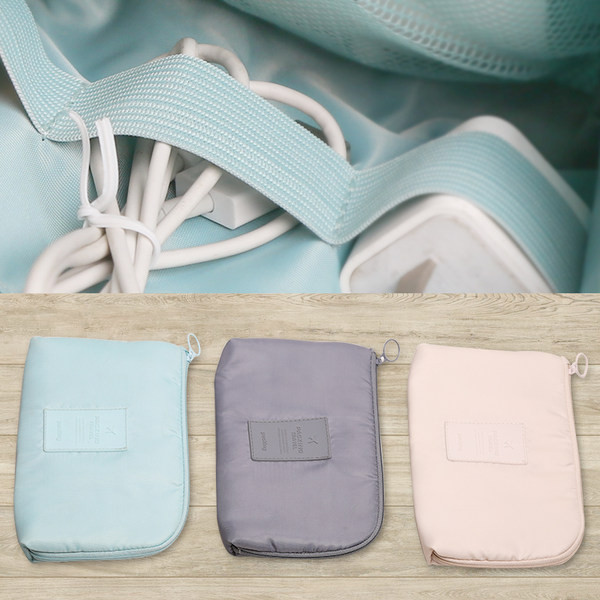 Tekstilna toaletna torbica s nekoliko pretinaca za putovanja