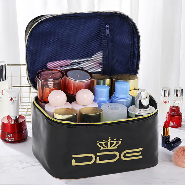 Trusa cosmetica pentru machiaj in mai multe culori