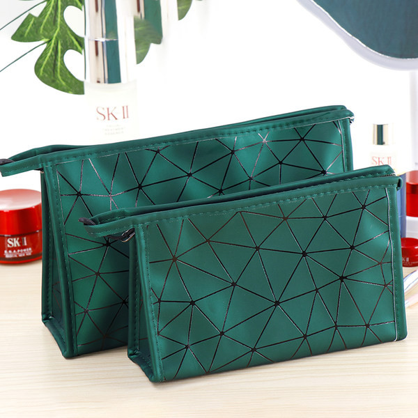 Új WC modell geometriai formákkal