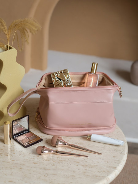 Prijenosna kožna kozmetička torbica pogodna za odlaganje šminke