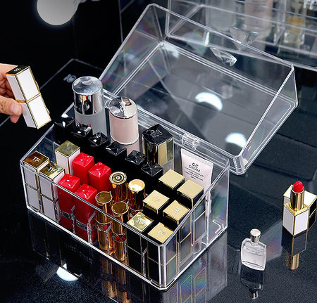 Organizator de machiaj din plastic - două modele