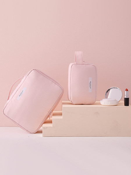 Naujo modelio kosmetikos rinkinys makiažui