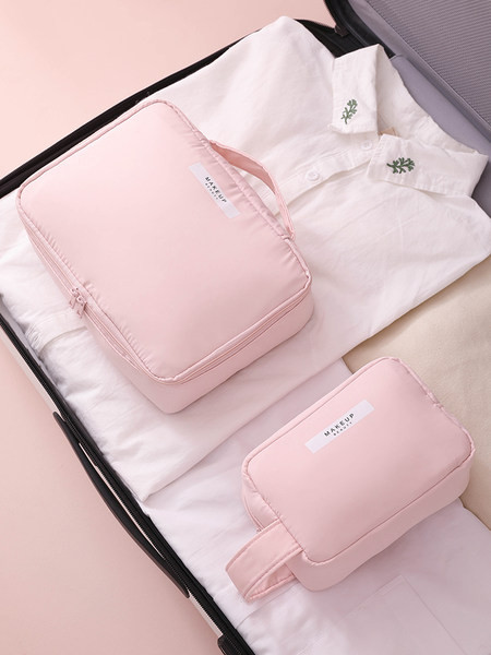 Naujo modelio kosmetikos rinkinys makiažui