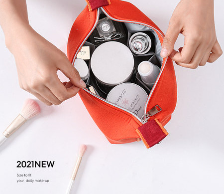 Trusă de machiaj și articole de toaletă