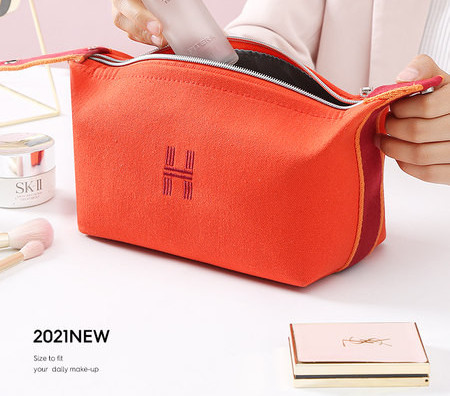 Trusă de machiaj și articole de toaletă