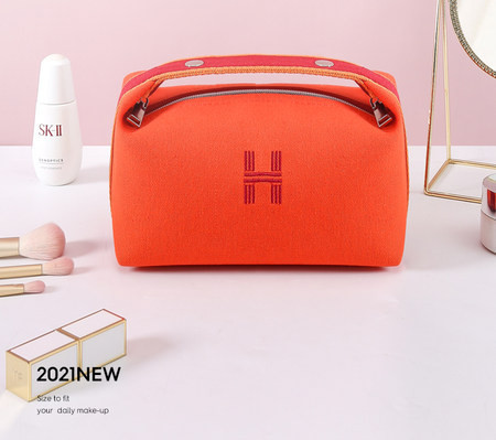 Trusă de machiaj și articole de toaletă