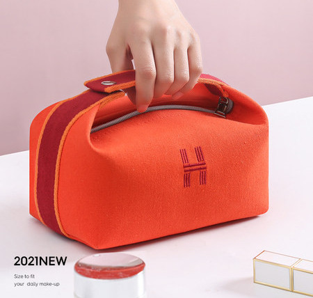 Trusă de machiaj și articole de toaletă