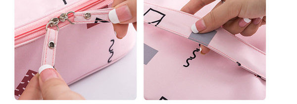 Текстилен несесер за гримове с голям капацитет