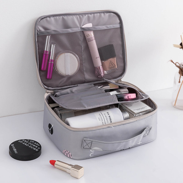 Текстилен несесер за гримове с голям капацитет