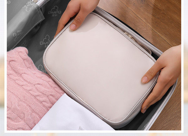 Prijenosni pribor za šminkanje i higijenu