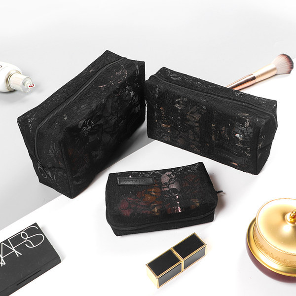 Δαντελένιο νεσεσέρ για μακιγιάζ και προϊόντα περιποίησης