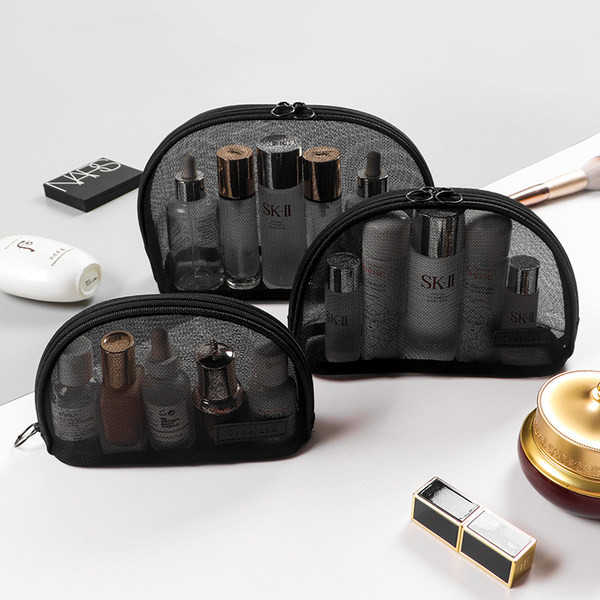 Mrežasta toaletna torbica za šminku i toaletne potrepštine u crnoj boji