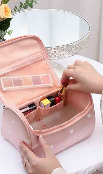 Θήκη καλλυντικών με καρδιές κατάλληλη για αποθήκευση μακιγιάζ και καλλυντικών