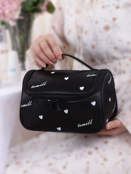 Θήκη καλλυντικών με καρδιές κατάλληλη για αποθήκευση μακιγιάζ και καλλυντικών