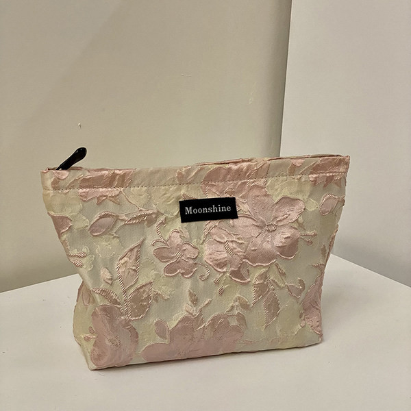 Козметичен несесер с флорален десен