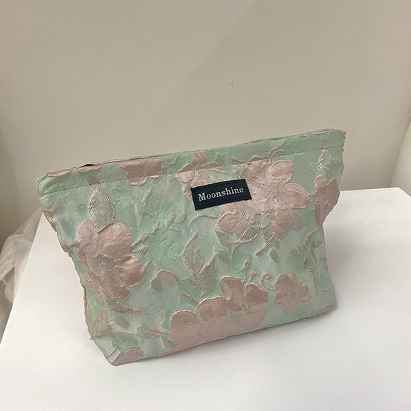 Козметичен несесер с флорален десен