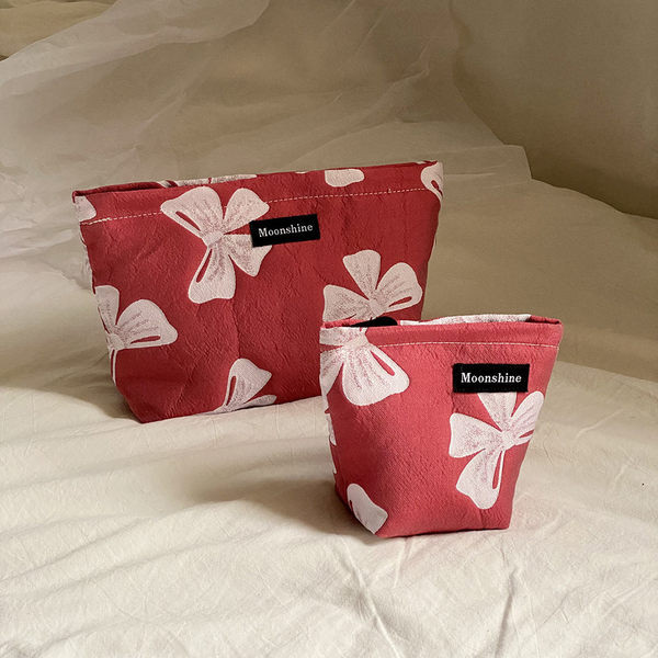 Υφασμάτινο νεσεσέρ σε δύο μεγέθη