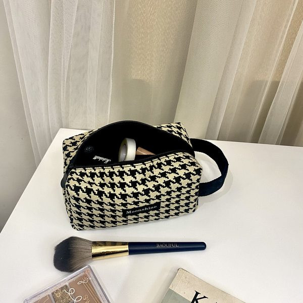 Τετράγωνο σετ καλλυντικών για μακιγιάζ