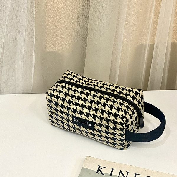 Τετράγωνο σετ καλλυντικών για μακιγιάζ