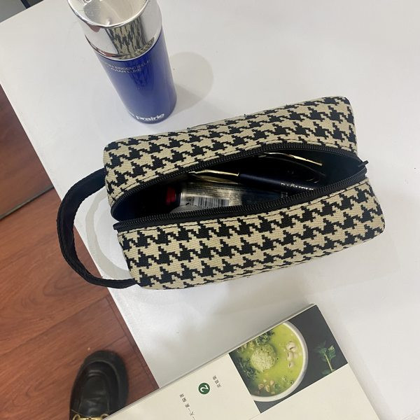 Τετράγωνο σετ καλλυντικών για μακιγιάζ