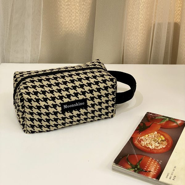 Τετράγωνο σετ καλλυντικών για μακιγιάζ