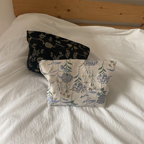 Virágmintás textil sminktáska