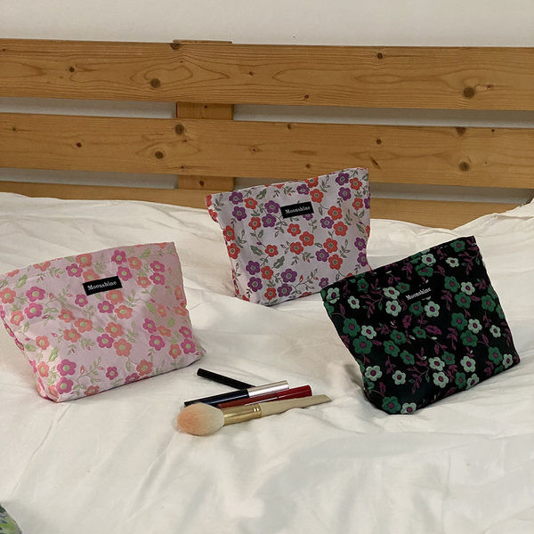 Κιτ μακιγιάζ σε χρώμα ύφασμα