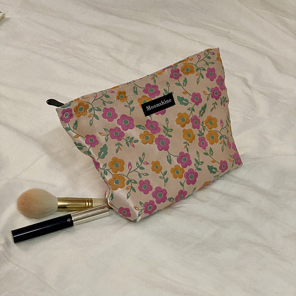 Κιτ μακιγιάζ σε χρώμα ύφασμα