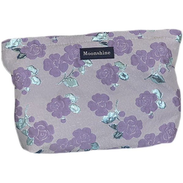 Komplet šminke s cvjetnim motivima