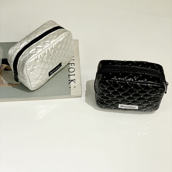 Torbica s kamenčićima - pogodna za šminkanje