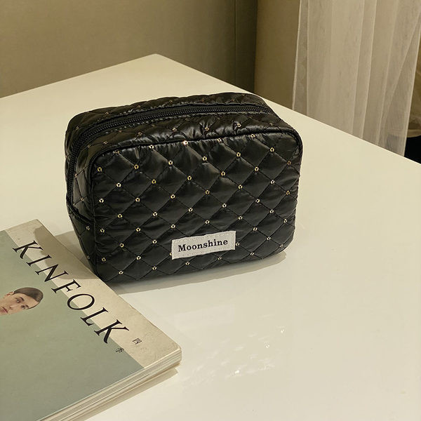 Torbica s kamenčićima - pogodna za šminkanje