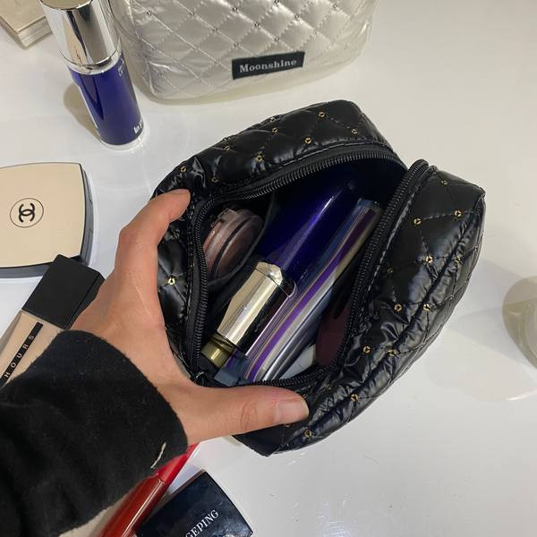 Torbica s kamenčićima - pogodna za šminkanje