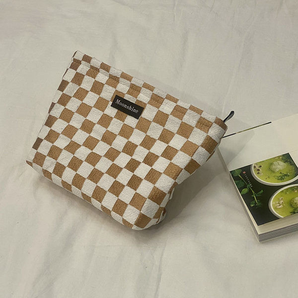 Karirani tekstilni kofer za šminku