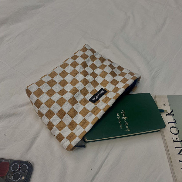 Karirani tekstilni kofer za šminku