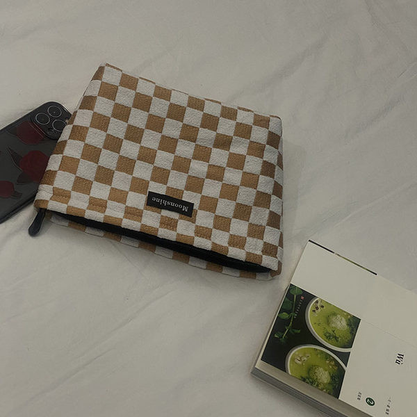 Karirani tekstilni kofer za šminku