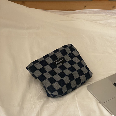 Textil kockás sminktáska