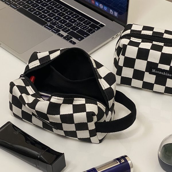 Karirana kozmetička torbica s ručkom