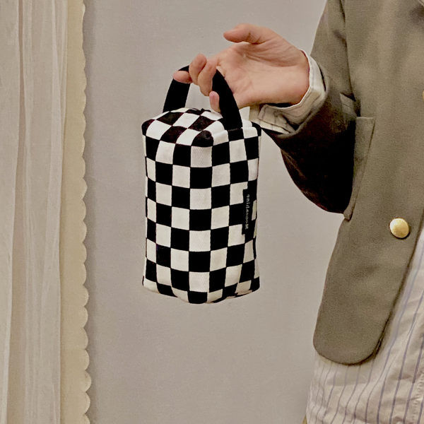 Karirana kozmetička torbica s ručkom