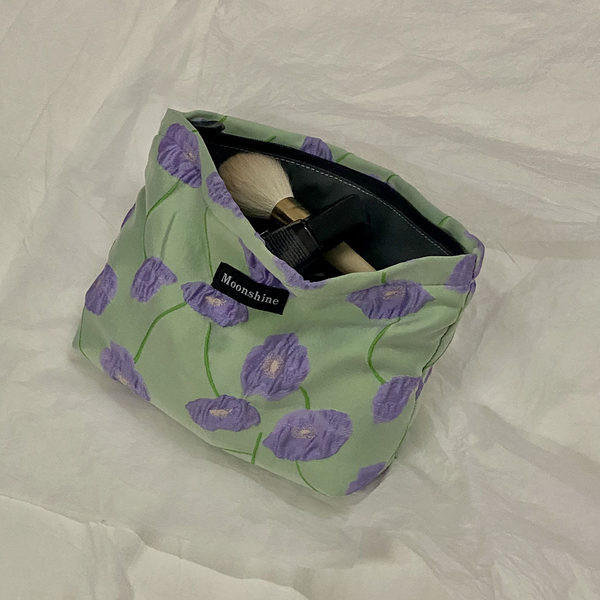 Mali tekstilni set za šminkanje s cvjetnim uzorkom