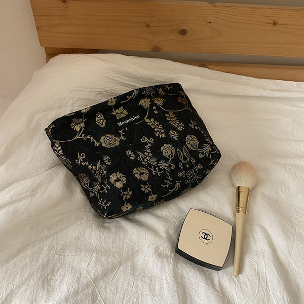 Toaletni pribor i pribor za šminkanje u zelenoj boji