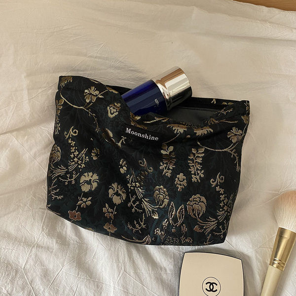 Toaletni pribor i pribor za šminkanje u zelenoj boji