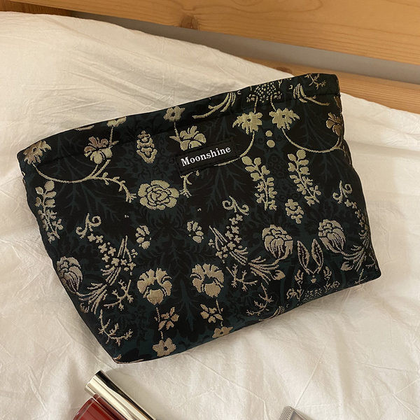 Toaletni pribor i pribor za šminkanje u zelenoj boji