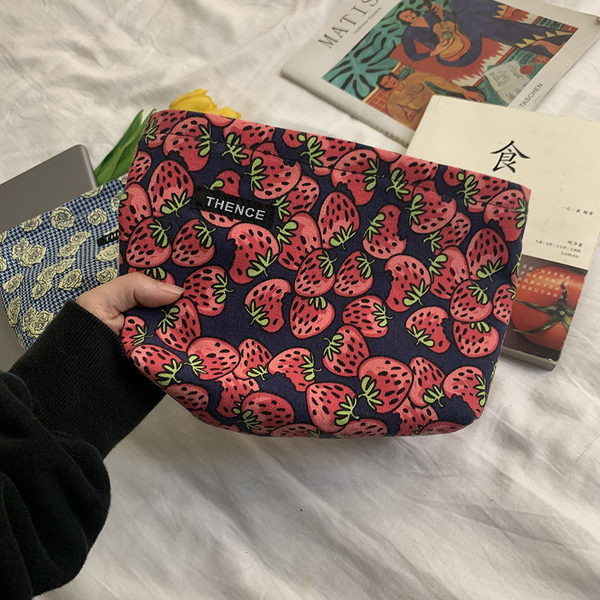 Υφασμάτινο σετ μακιγιάζ με πολύχρωμο σχέδιο