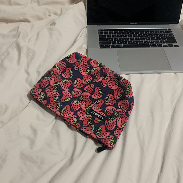 Υφασμάτινο σετ μακιγιάζ με πολύχρωμο σχέδιο